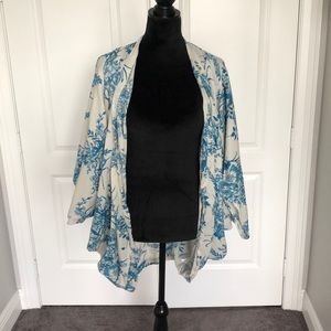 Beautiful blue Asian flowered Kimono